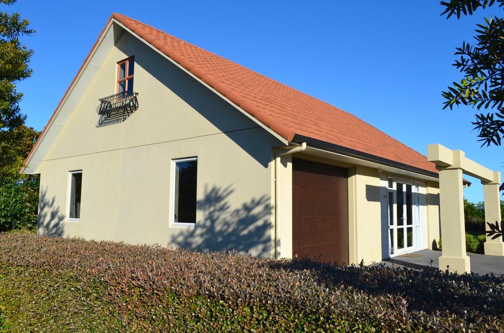 A Touch Of Tuscany At Hillsborough New Plymouth Exterior photo